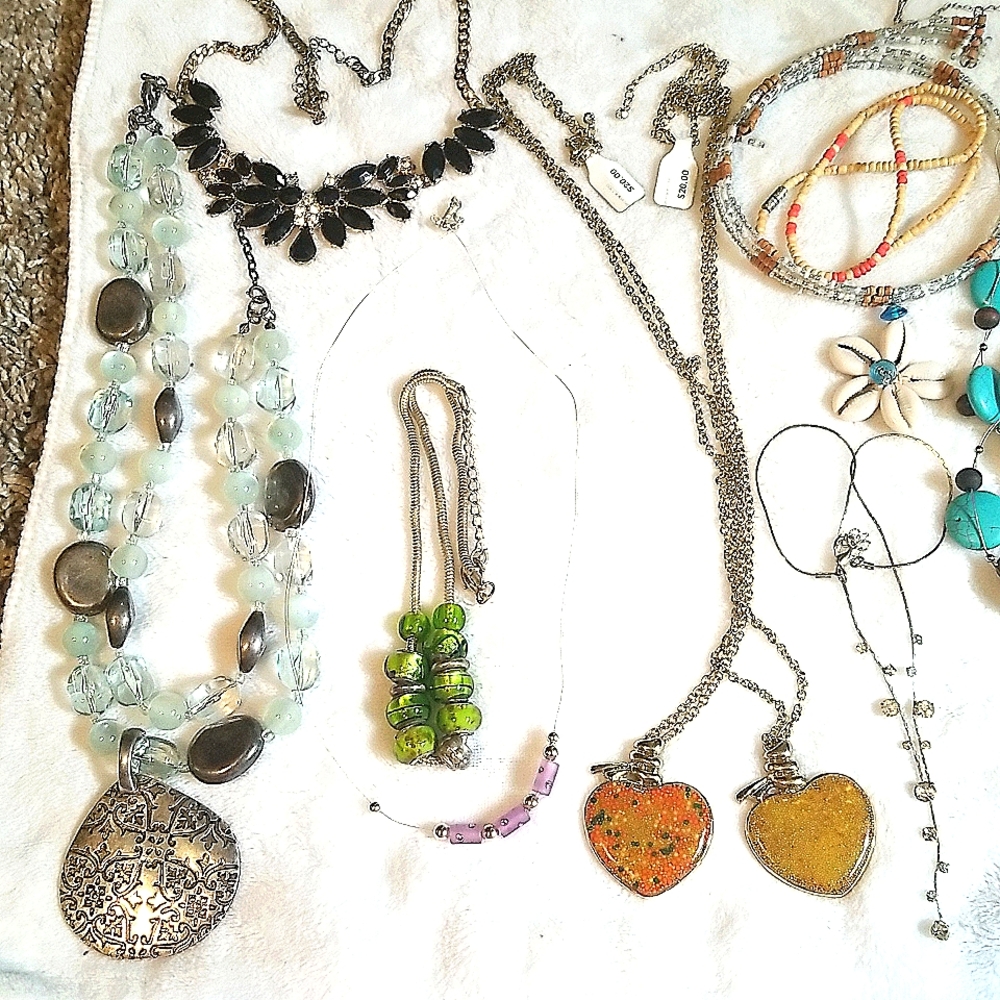 Bundle Necklace Lot 16 pieces